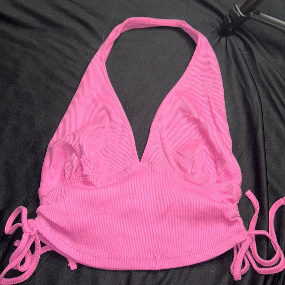 Hot pint halter crop top